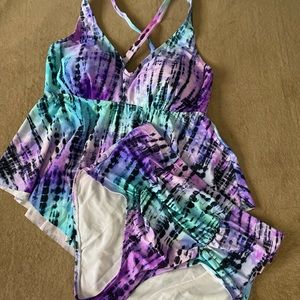 ❌SOLD❌Torrid Tie Dye 2 Piece tankini swimsuit set size 2♥️